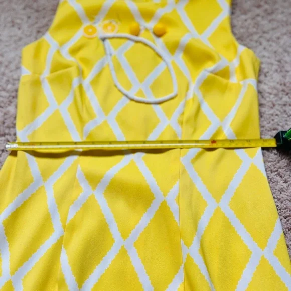 Alyx Yellow Sleeveless Diamond Pattern Dress with necklace and earrings ๐๐ฎ๐น๐๐ฎ๐น - Picture 3 of 7